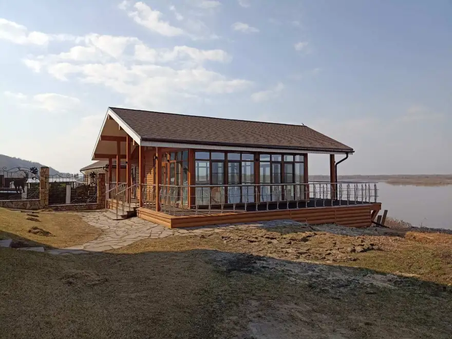 Беседка из клееного бруса на берегу Волги